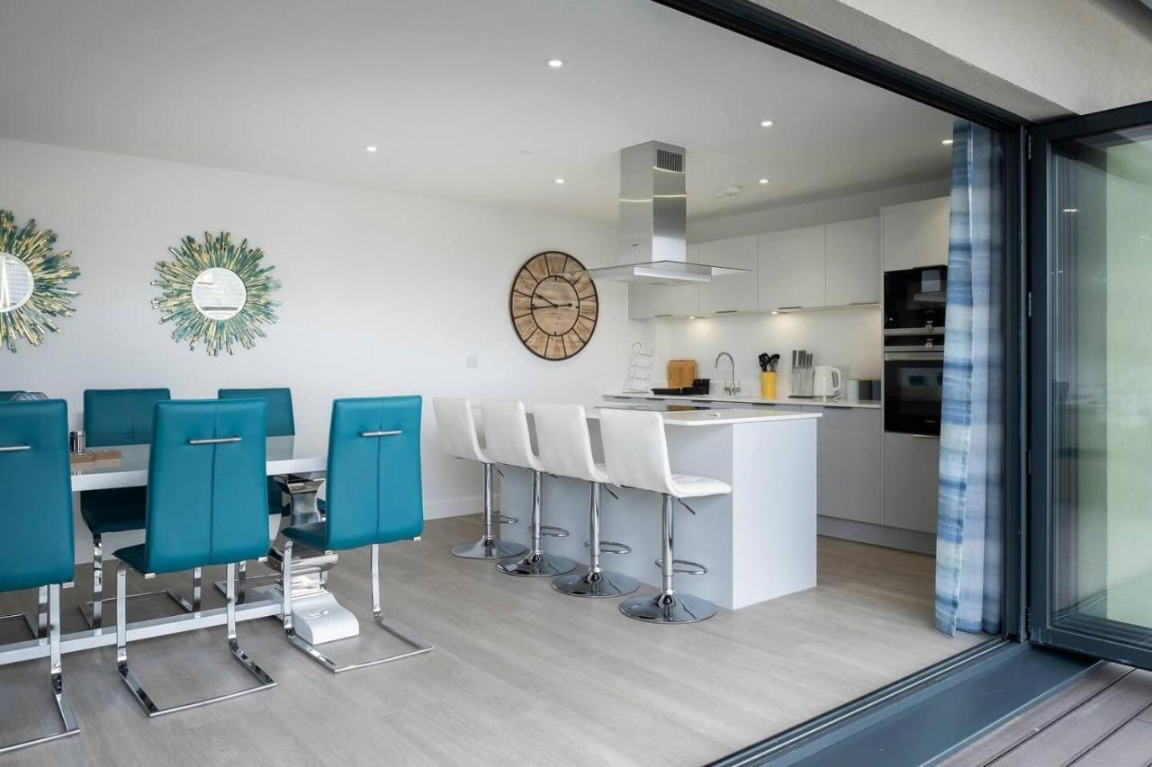 4br-8guests-balcony-beachview-pool-pets Apartment Woolacombe